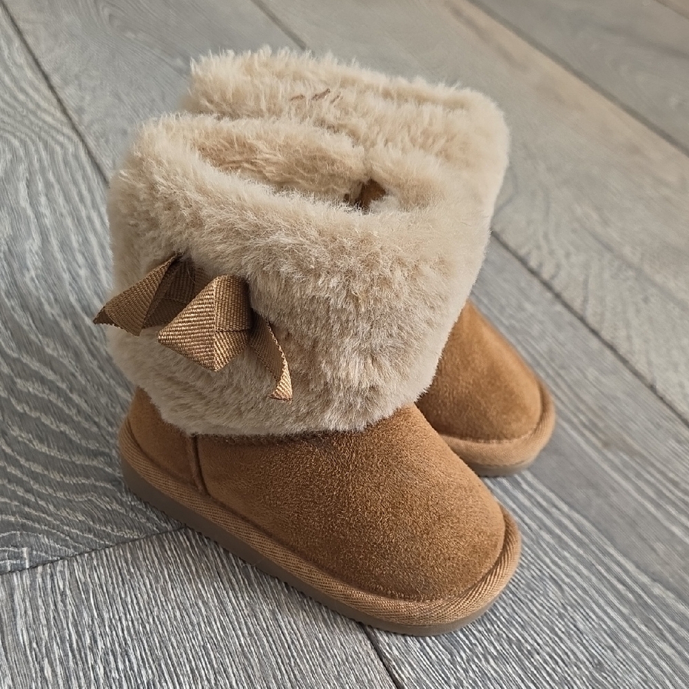 Cozy Tan Faux Fur Baby Boots | Sz5